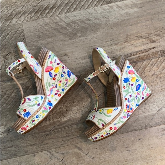 Gianni Bini Embroidered Wedges - Picture 4 of 6